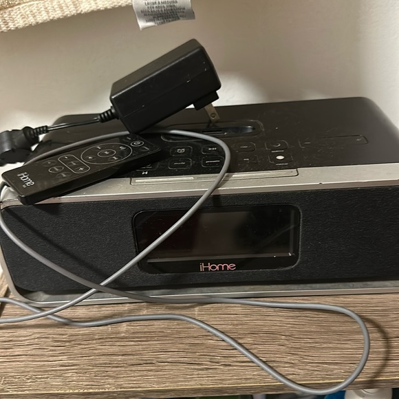 ihome radio aux and ipod charger - Picture 1 of 3